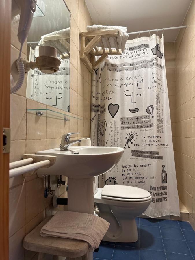 Hostal Moon Толокс Екстер'єр фото